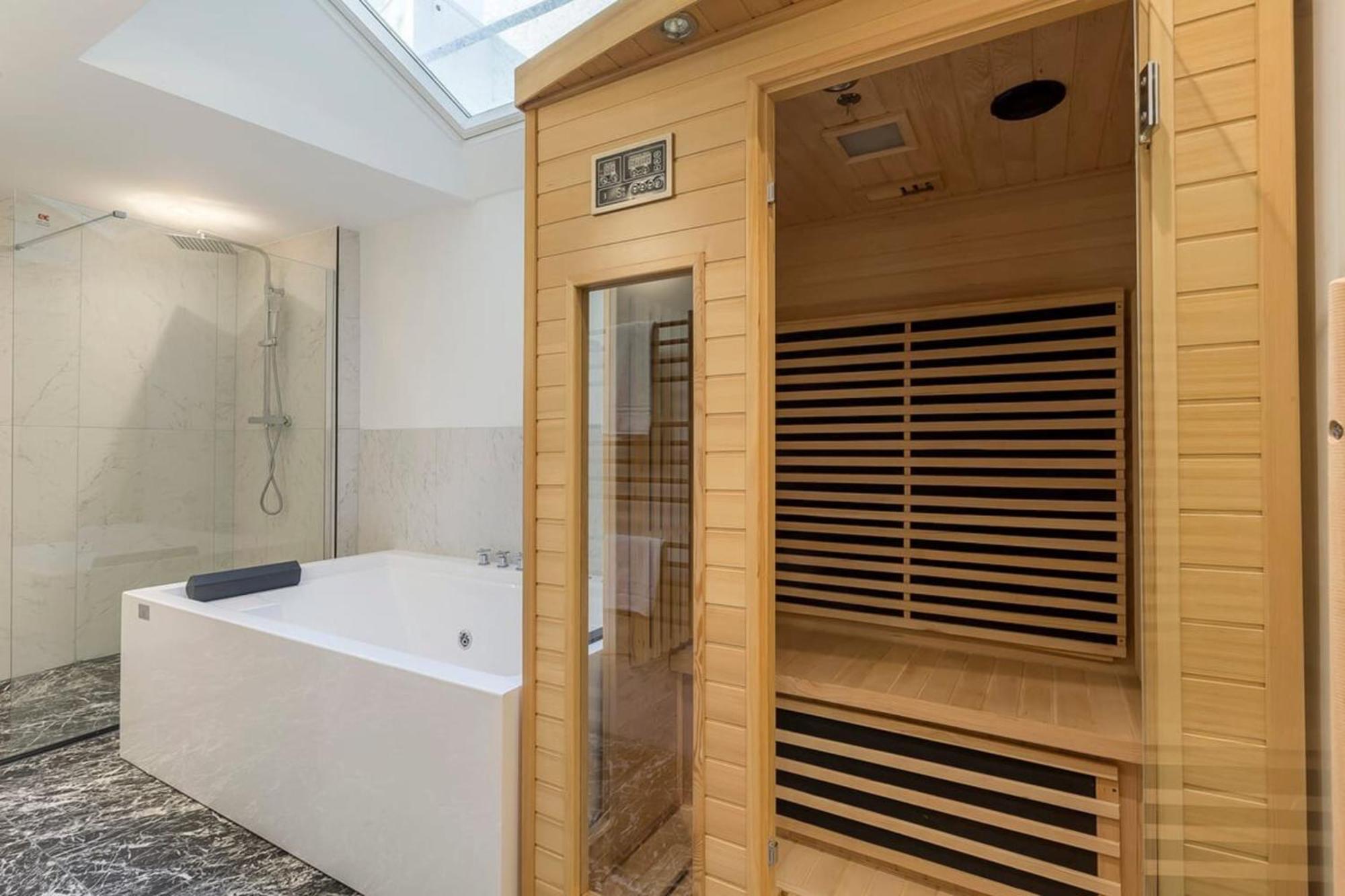 Victor Hugo Romantic Suite - Sauna Et Balneo Lyon Exteriör bild